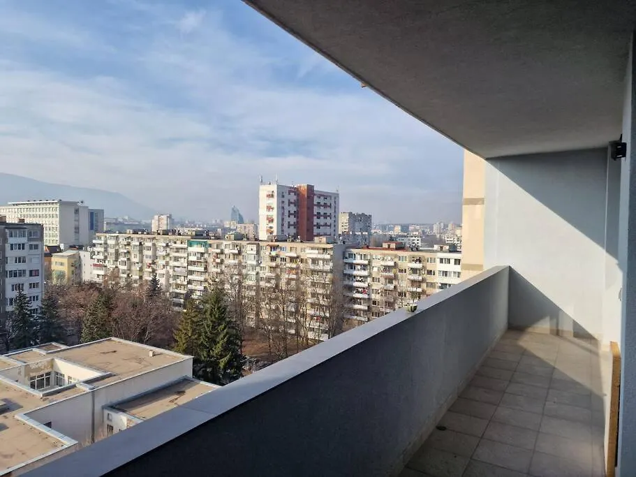 Very Spacious & Modern 3Bed Near Airport & Centre Sofia Apartament